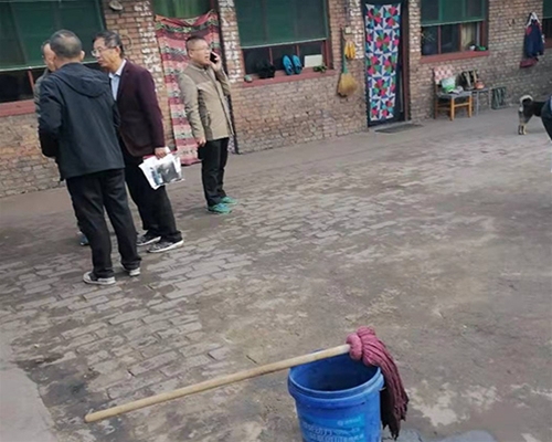 縣委、鎮(zhèn)府領導驗收工程