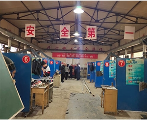和靈石縣第一職業(yè)高中校領(lǐng)導(dǎo)在?？疾?
                                        class=